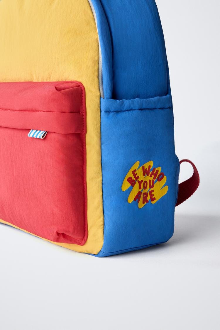 Front-pocket details