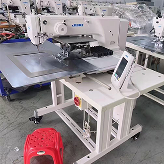 Backpack manufacturing: pattern machine